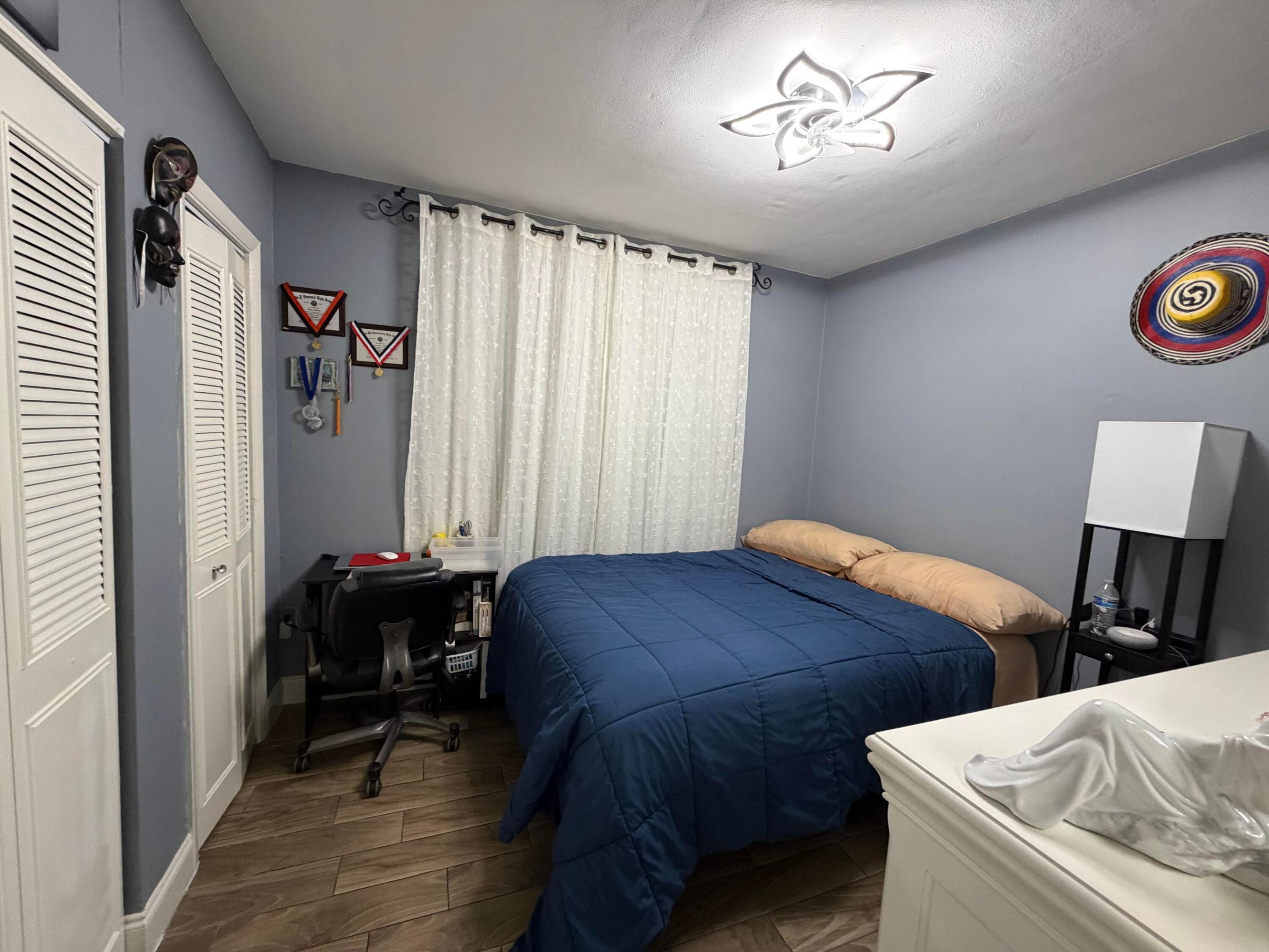 WHISPERING PALMS 3 - Residential