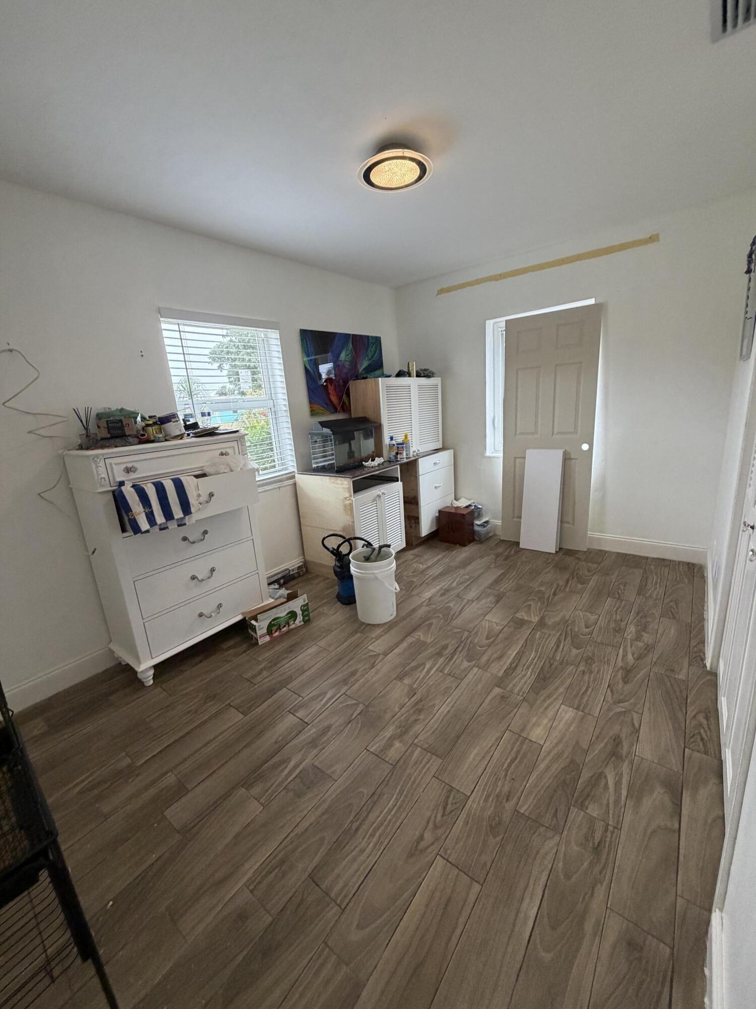 WHISPERING PALMS 3 - Residential