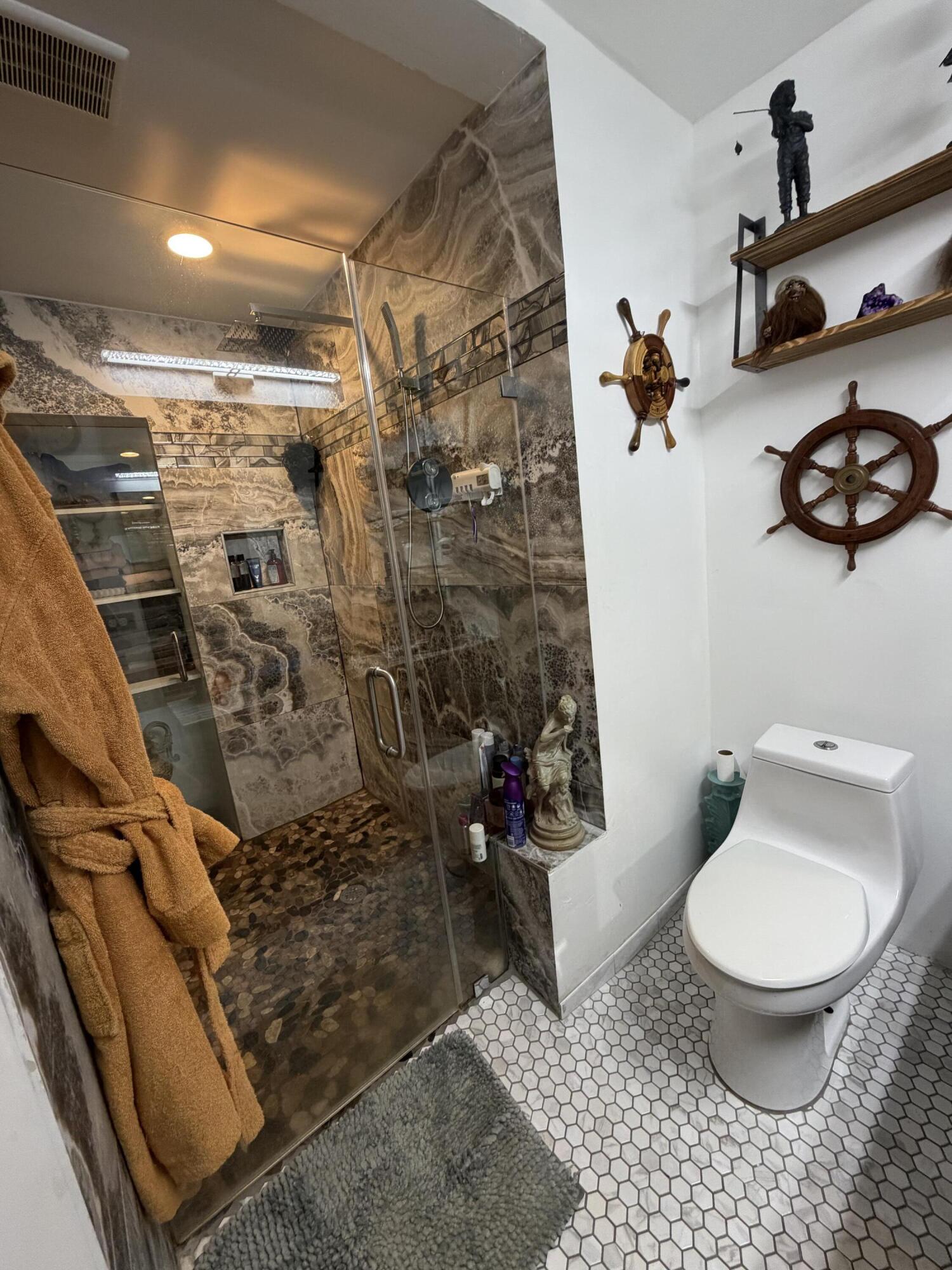 WHISPERING PALMS 3 - Residential