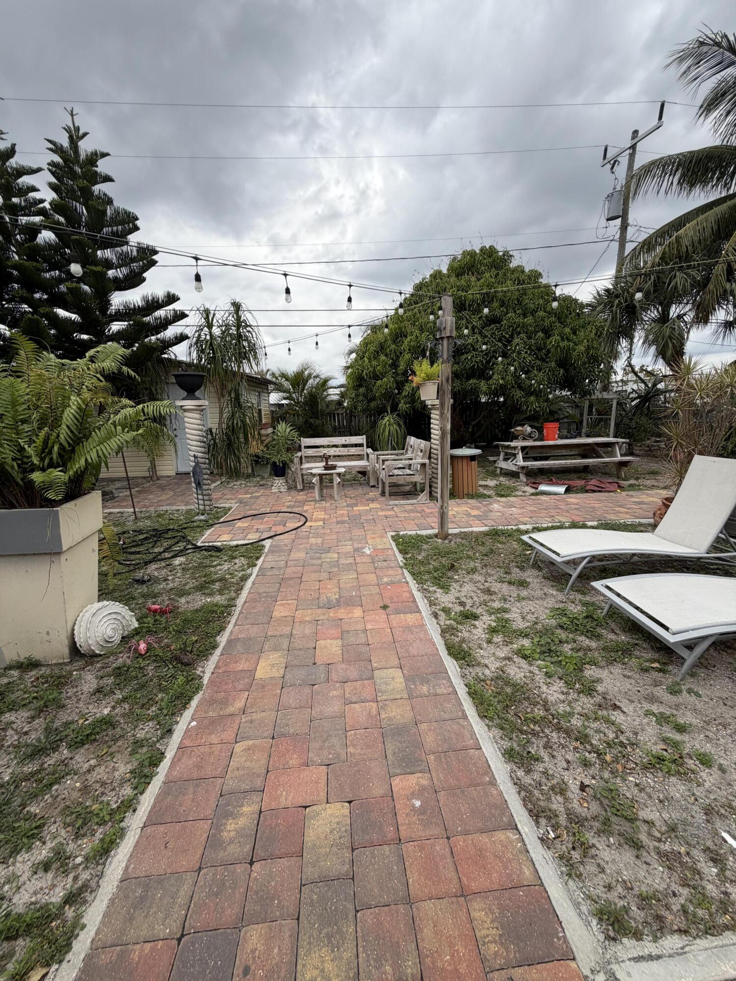 WHISPERING PALMS 3 - Residential