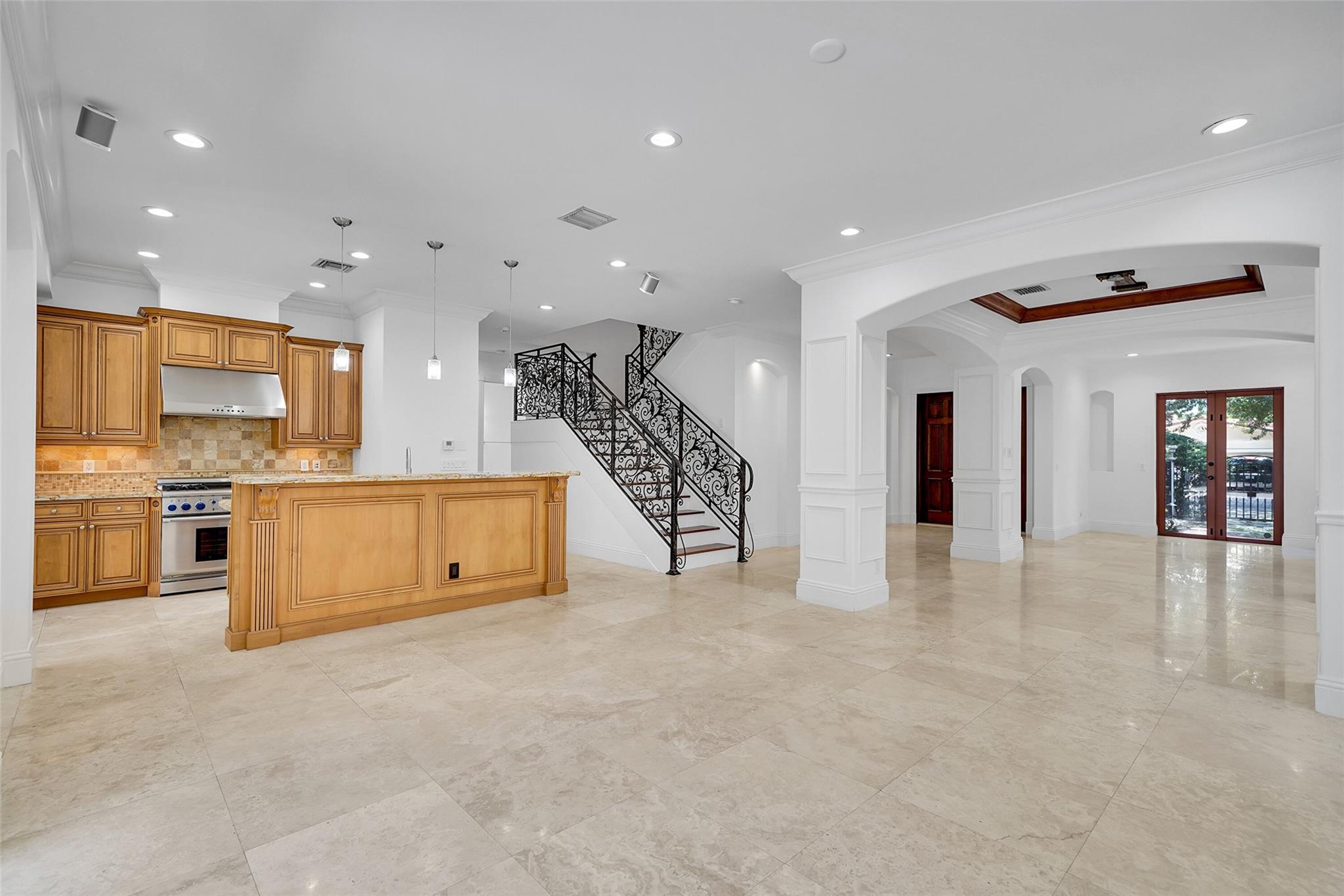 2727 NE 20 CT