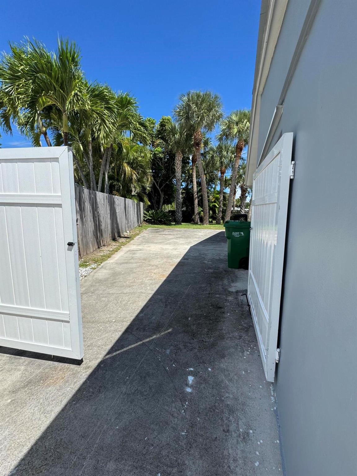 BEACH CLUB COLONY SECTION - Residential Lease