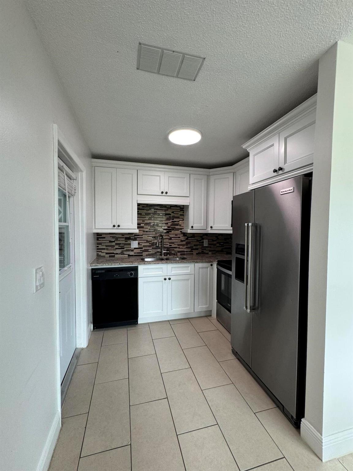 BEACH CLUB COLONY SECTION - Residential Lease