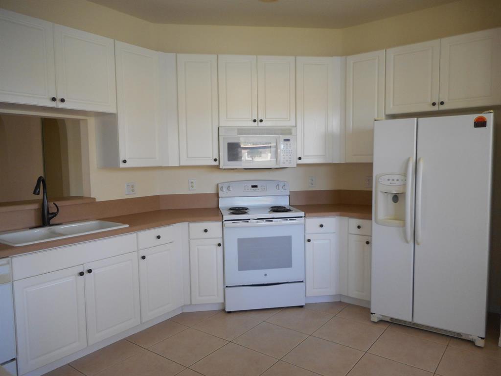 LAKEFOREST POINTE - Residential