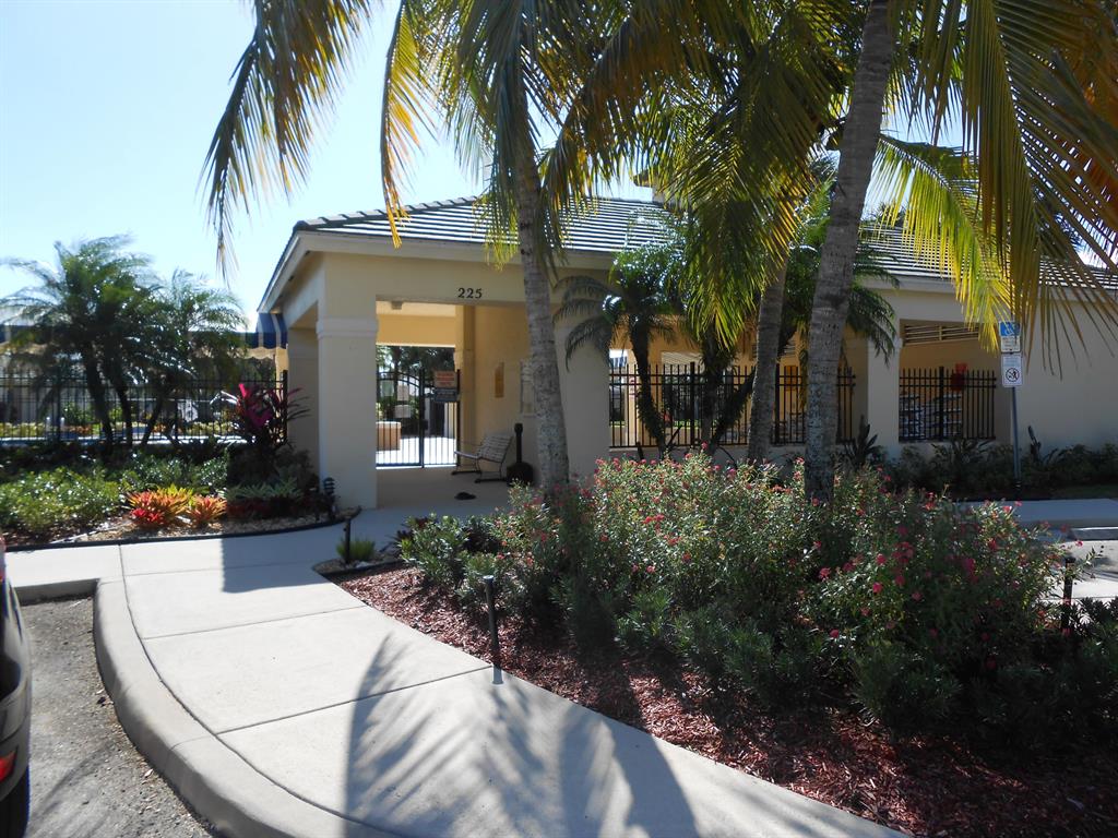 LAKEFOREST POINTE - Residential