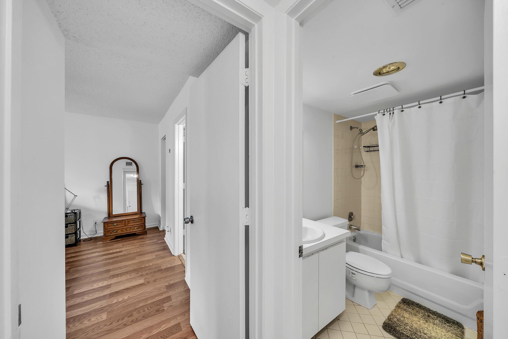 GLENBROOK CONDO - Residential Lease