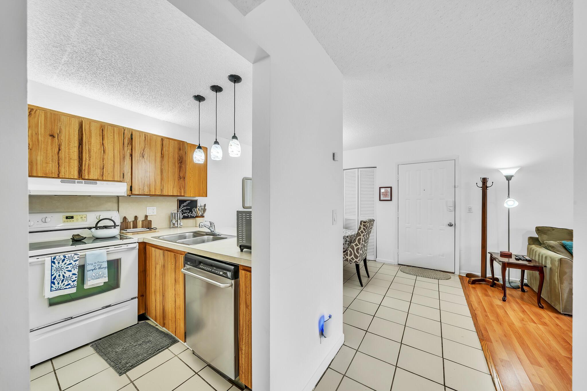 GLENBROOK CONDO - Residential Lease