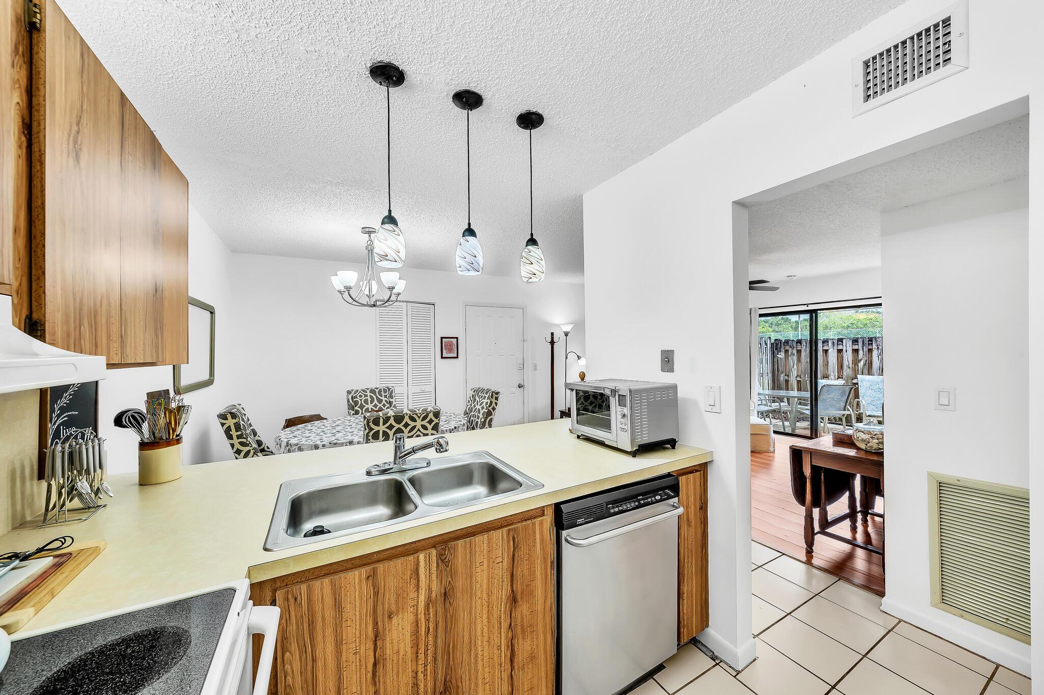 GLENBROOK CONDO - Residential Lease