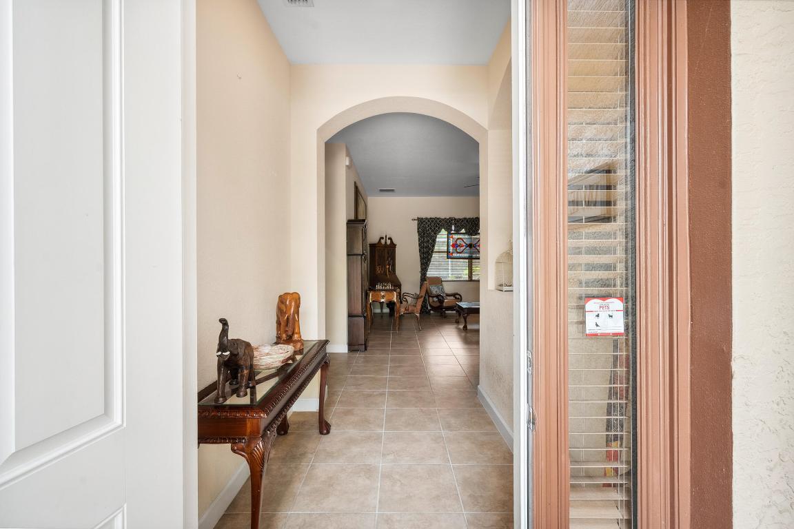 5437 SW Honeysuckle Court