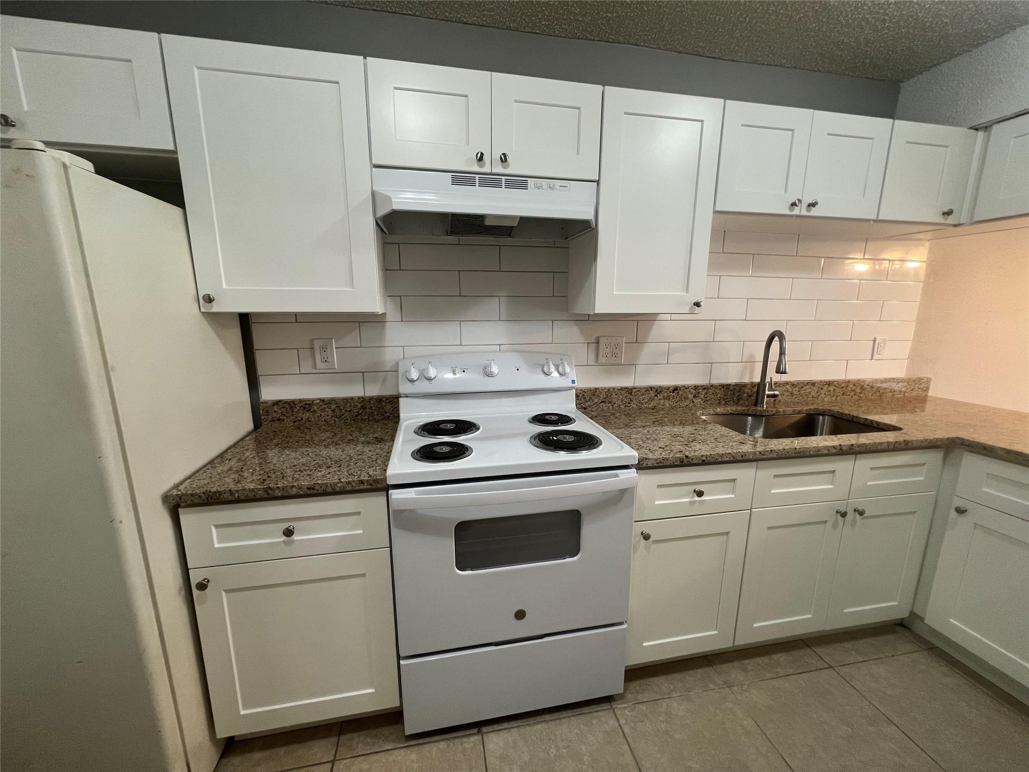 T H Jacksons Add To Deerf - Residential Lease