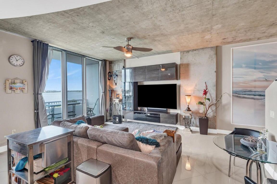 300 S Australian Avenue 409