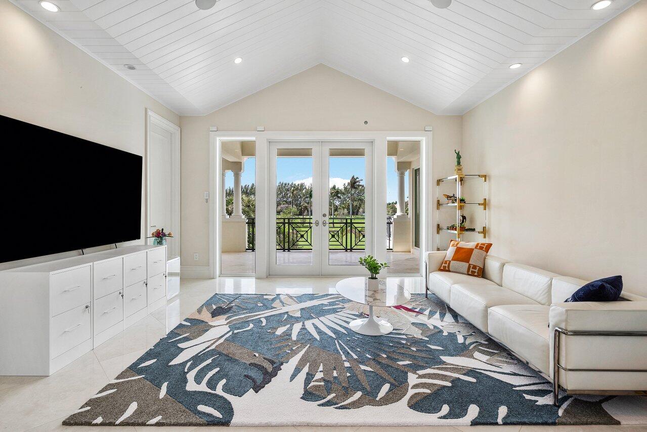 ROYAL PALM YACHT & COUNTRY CLUB - Residential