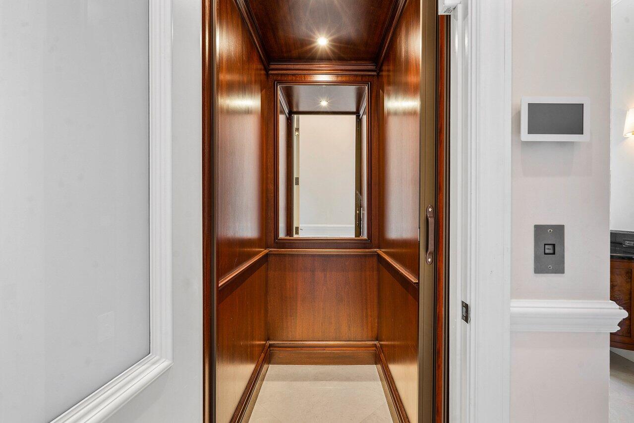 ROYAL PALM YACHT & COUNTRY CLUB - Residential