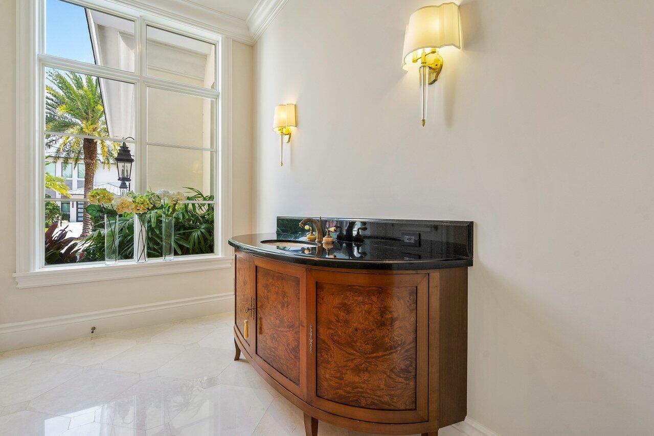 ROYAL PALM YACHT & COUNTRY CLUB - Residential