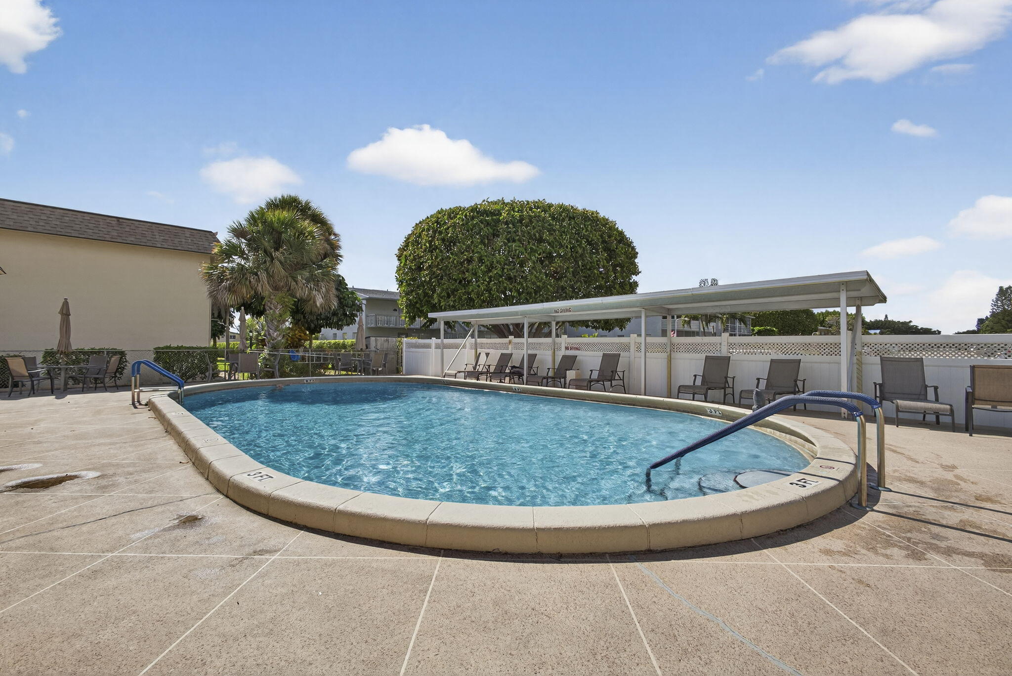 OXFORD CONDO - Residential