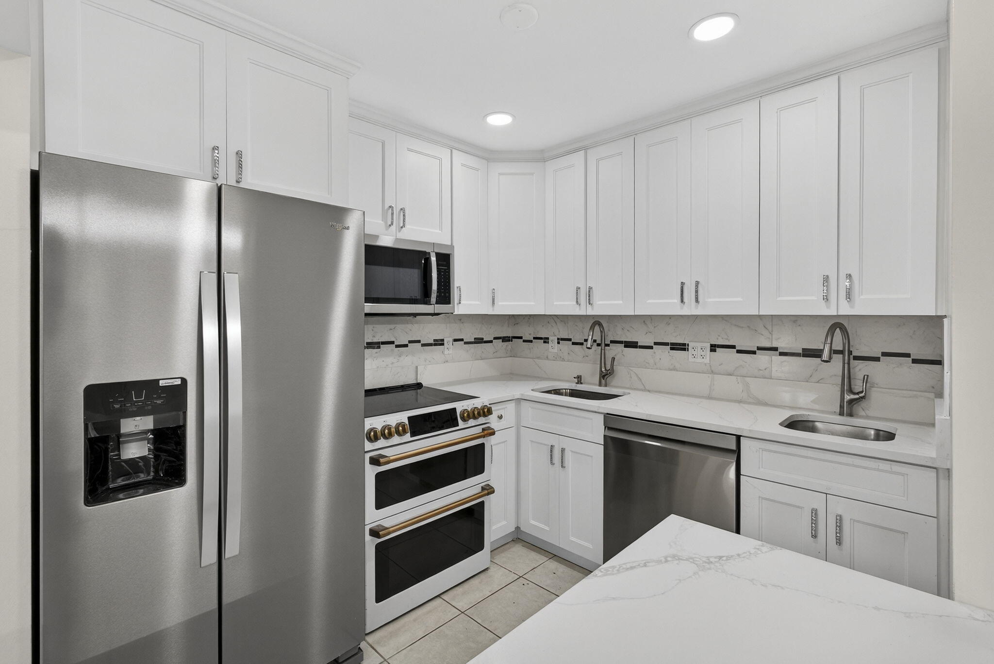 OXFORD CONDO - Residential