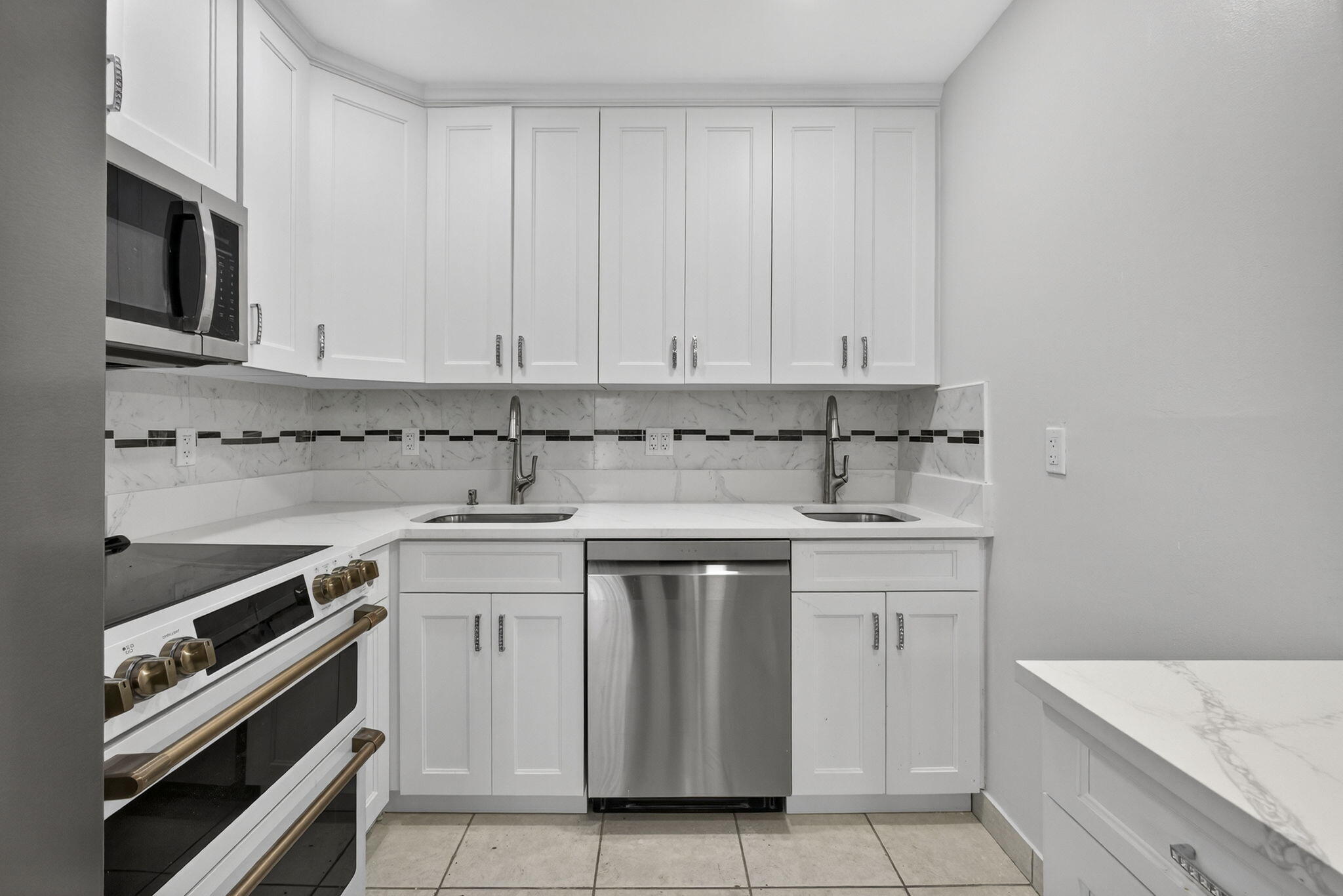 OXFORD CONDO - Residential