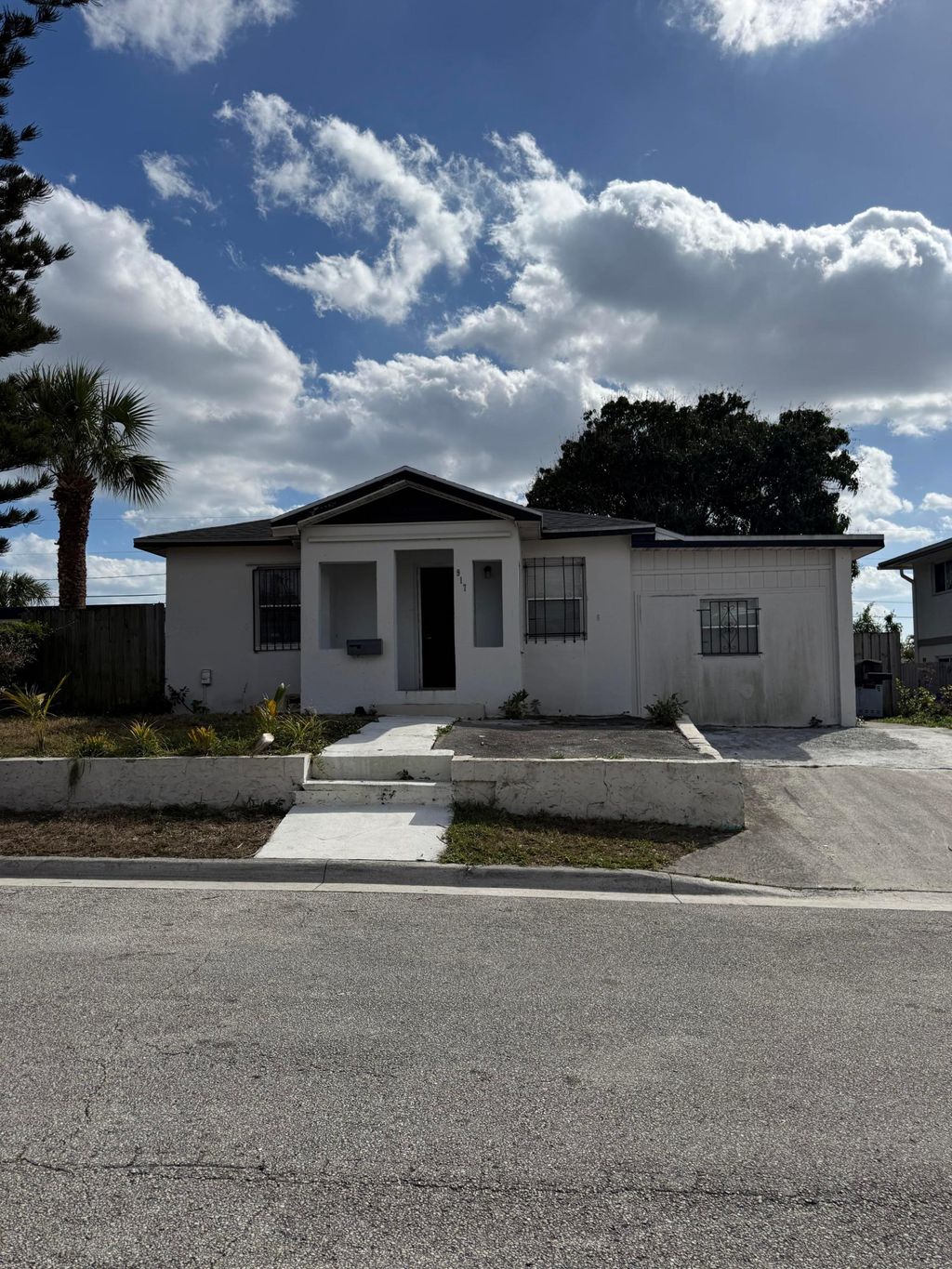 Photo of 917 W 7th Street, West Palm Beach, FL 33404 (MLS # R11166943)