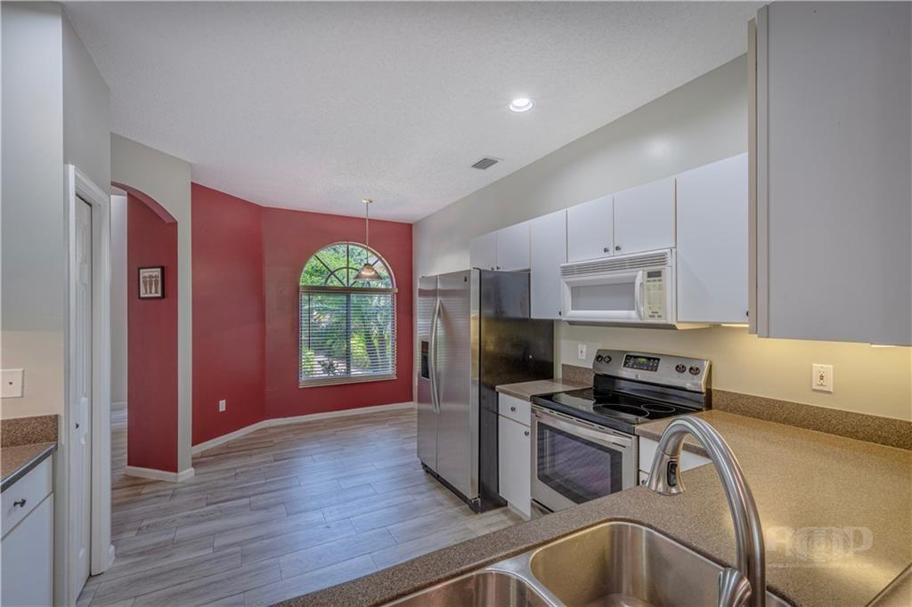 676 W Palm Aire Dr