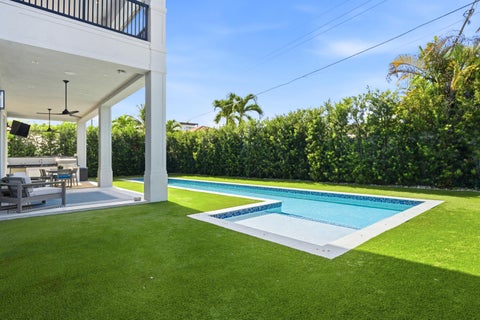 Tiny photo for 334 NE 3RD Court, Boca Raton, FL 33432 (MLS # B26066205)