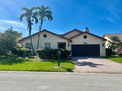 Photo of 7045 GOLF POINTE Circle #7045, Tamarac, FL 33321 (MLS # B26090348)