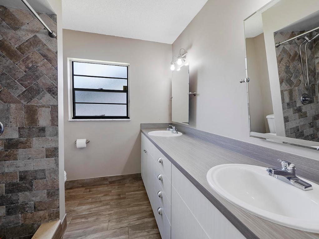 Lakes Of Sherbrooke - Residential