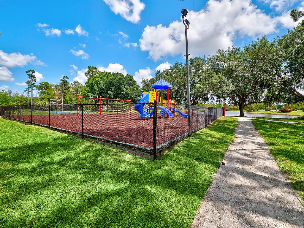 Lakes Of Sherbrooke - Residential