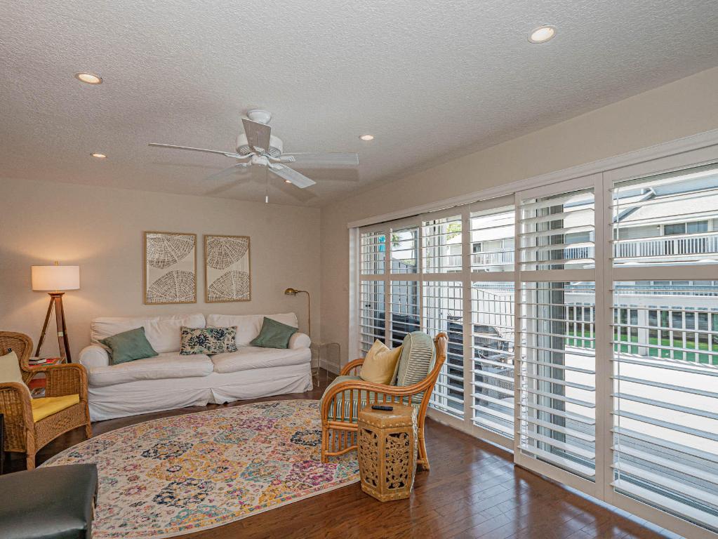 BREAKERS LANDING, A CONDOMINIUM - Residential Lease