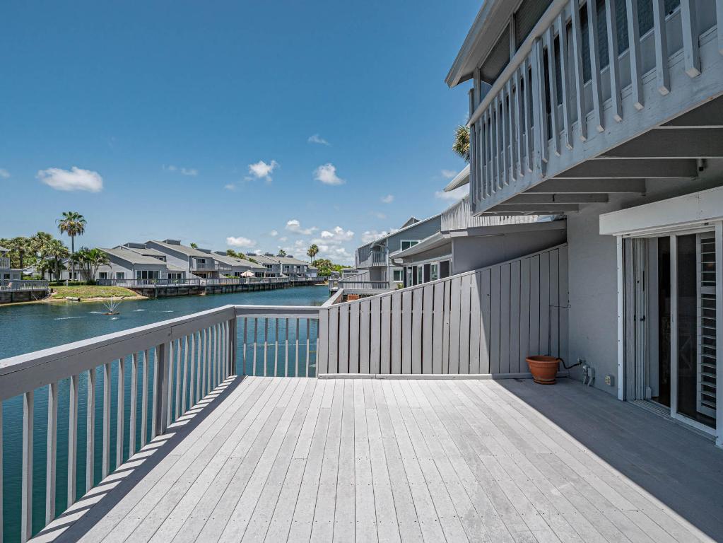 BREAKERS LANDING, A CONDOMINIUM - Residential Lease