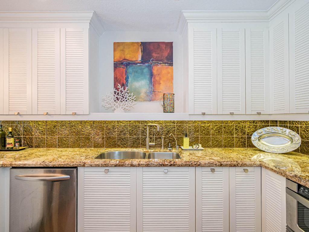 BREAKERS LANDING, A CONDOMINIUM - Residential Lease