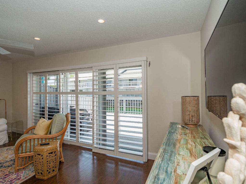 BREAKERS LANDING, A CONDOMINIUM - Residential Lease