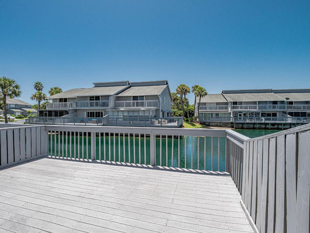 BREAKERS LANDING, A CONDOMINIUM - Residential Lease