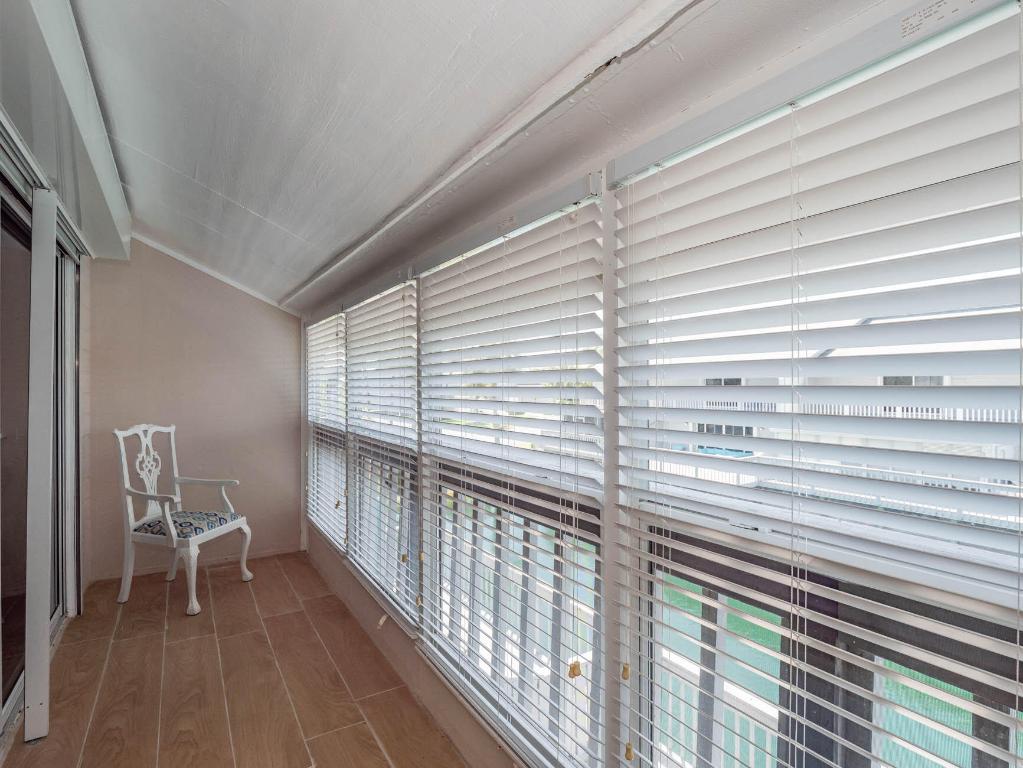 BREAKERS LANDING, A CONDOMINIUM - Residential Lease