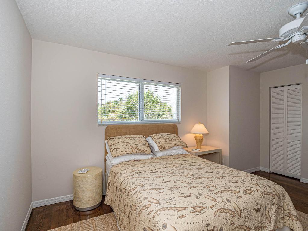 BREAKERS LANDING, A CONDOMINIUM - Residential Lease