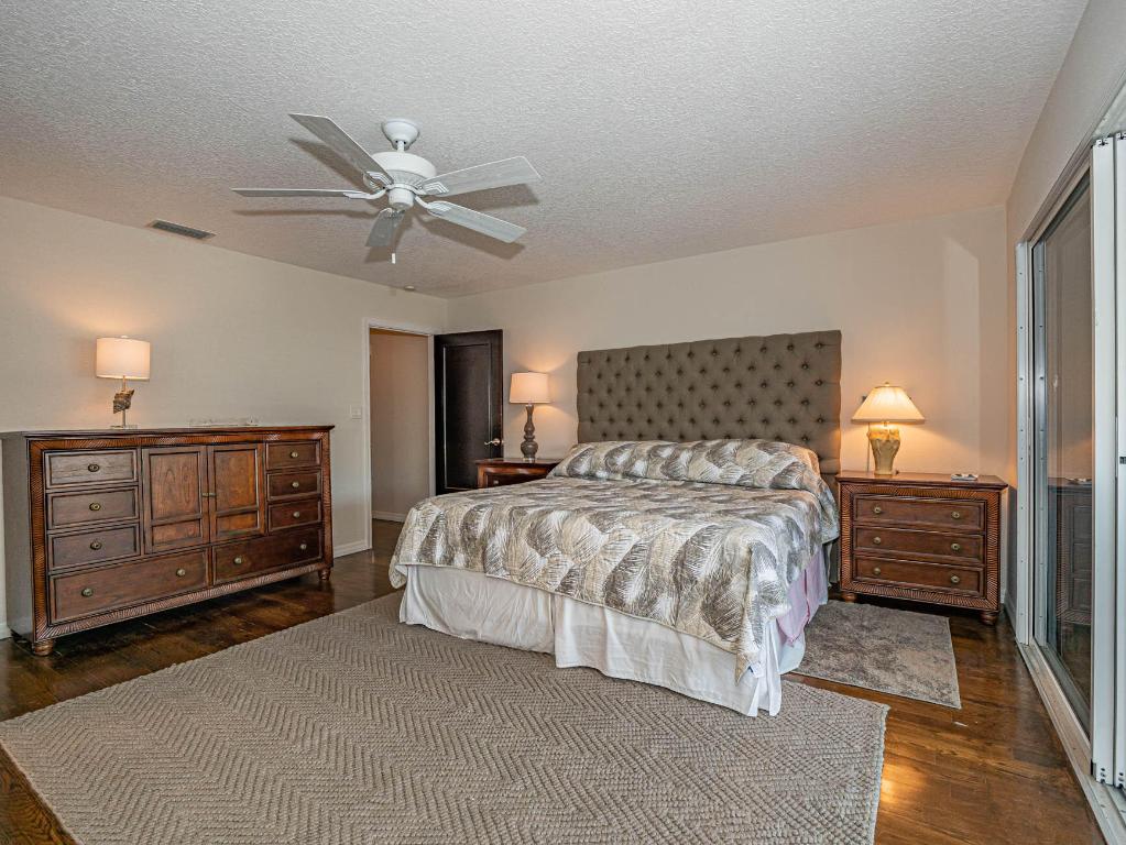 BREAKERS LANDING, A CONDOMINIUM - Residential Lease