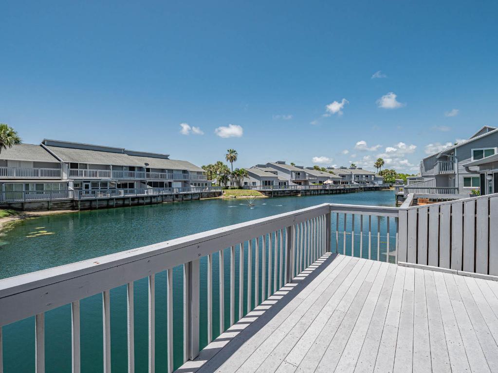 BREAKERS LANDING, A CONDOMINIUM - Residential Lease