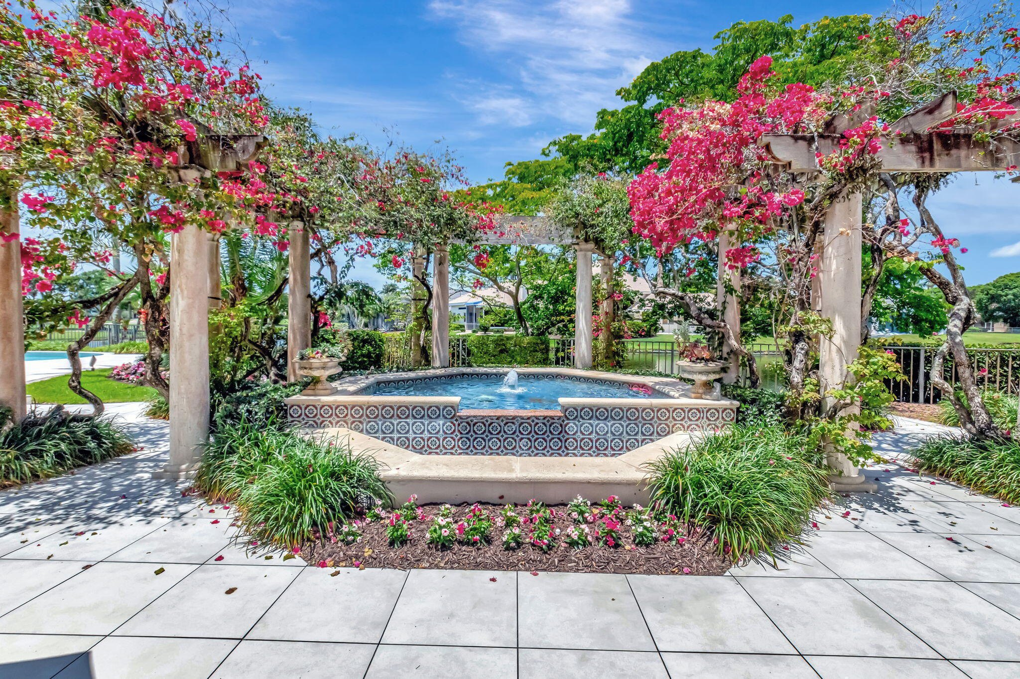 GRAND OAKS - Residential