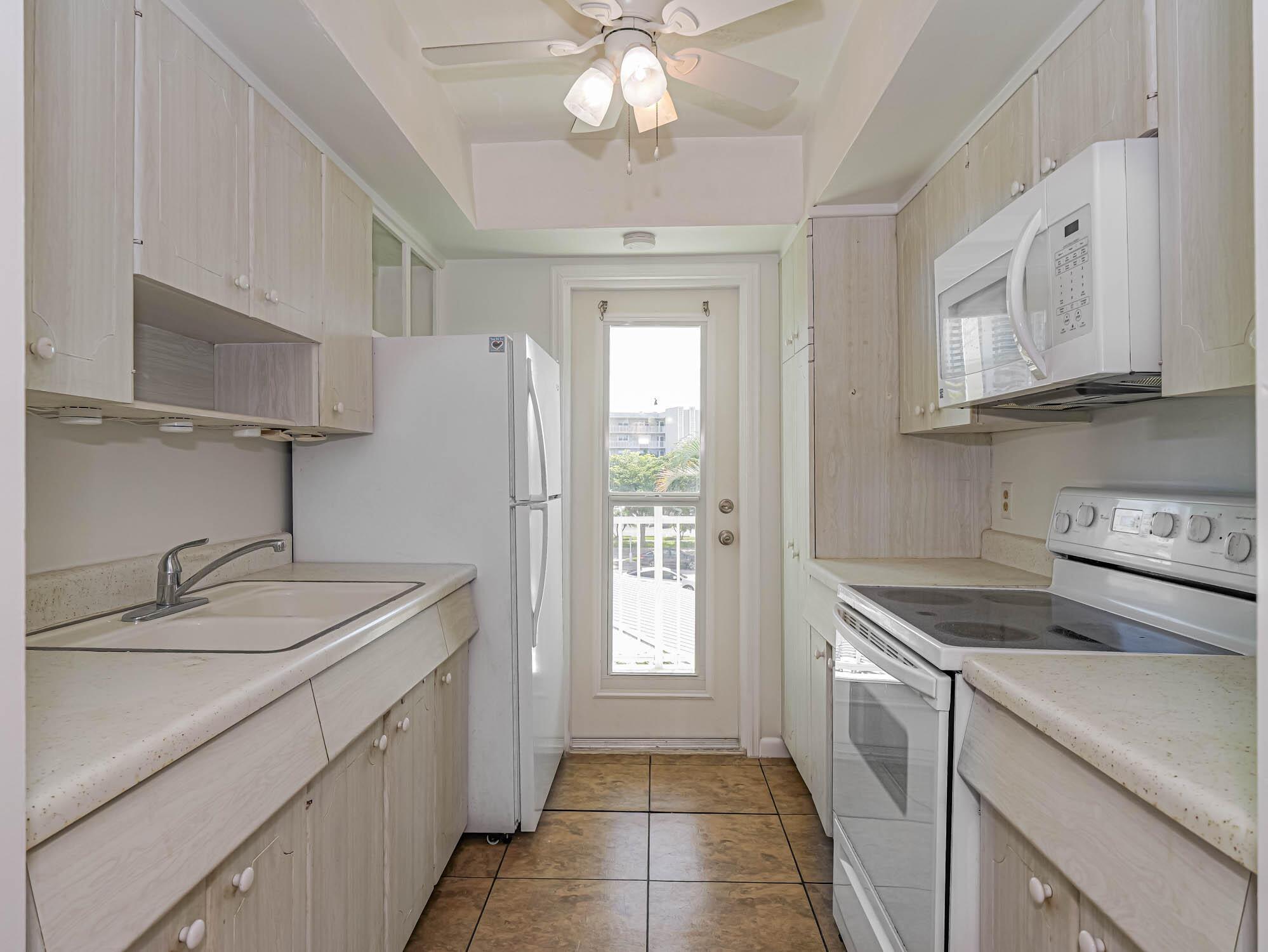 YACHT HARBOUR LANDINGS CO - Residential Lease