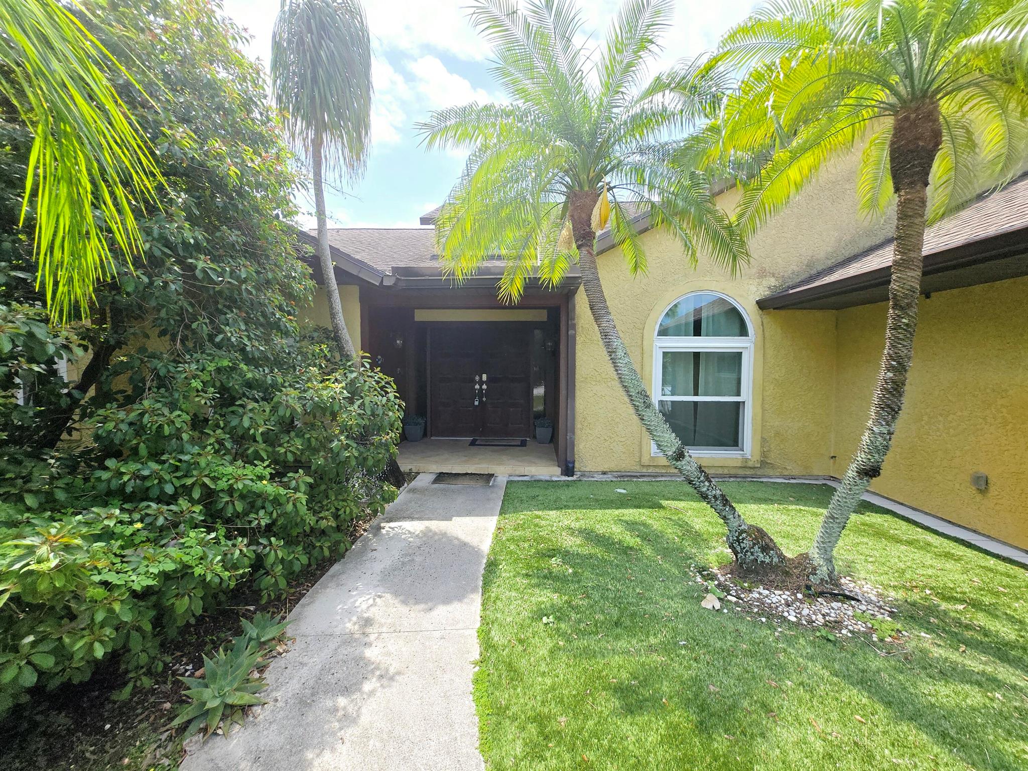 2944 NE Loquat Lane