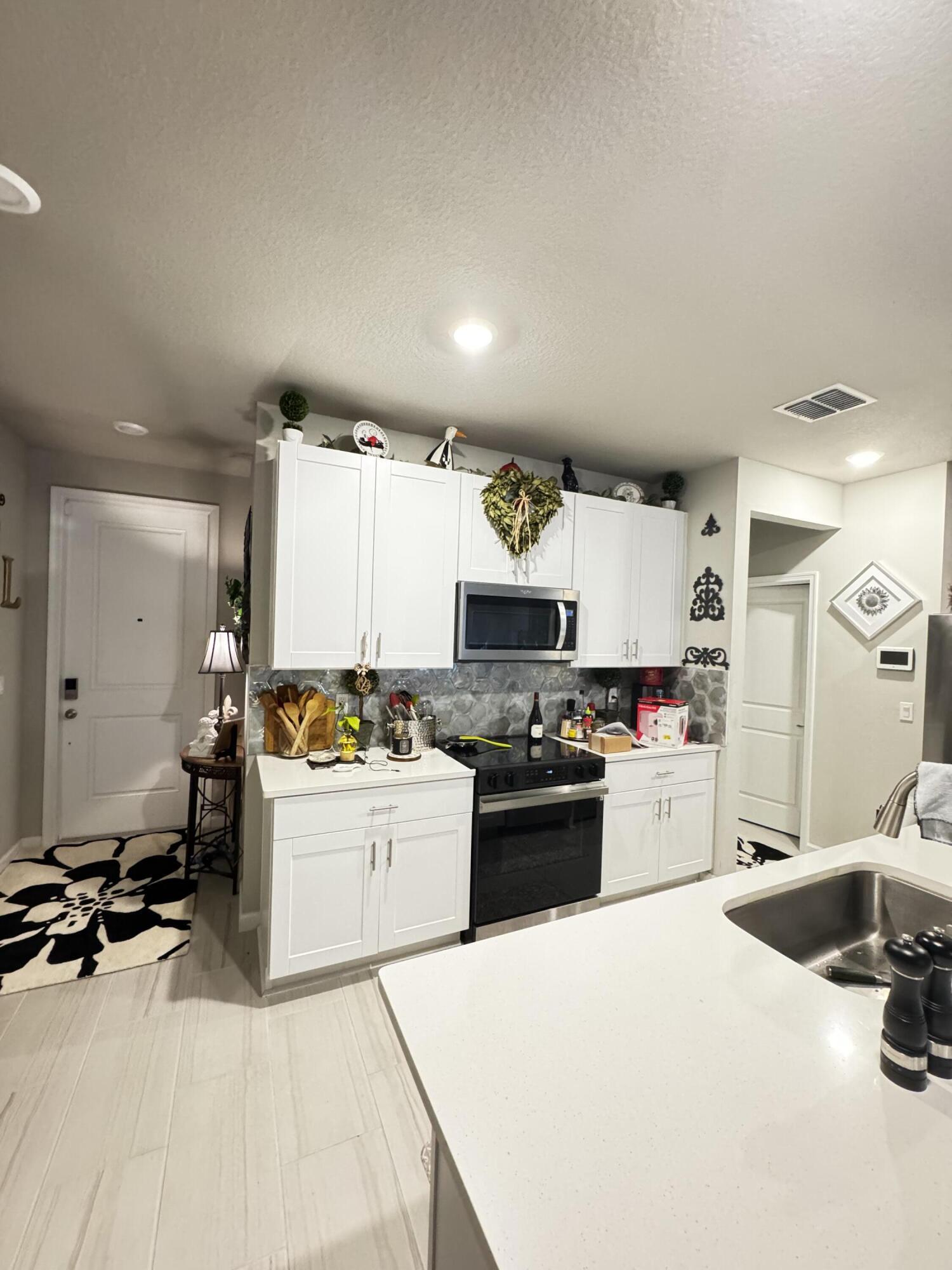 5646 SE Edgewater Circle