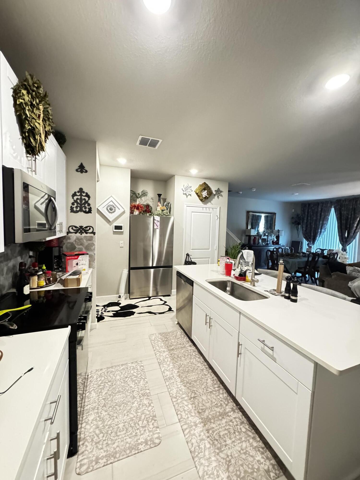 5646 SE Edgewater Circle