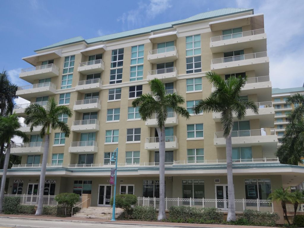 Photo of 100 NE 6th Street #409, Boynton Beach, FL 33435 (MLS # R11049351)