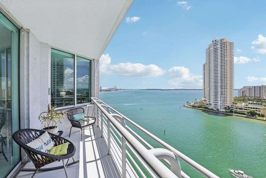Beautifully upgraded corner residence on desirable 07-line offers floor-to-ceiling windows for natural light and ever-changing waterfront scenery. Thoughtfully updated with large-format porcelain tile, remodeled bathrooms, Bosch induction cooktop, stainless steel appliances, motorized blinds, custom closet systems, & more. With proximity to the vibrant Miami Worldcenter, you're perfectly positioned at the heart of Miami's transformation and steps from Bayfront Park, Bayside Marketplace, Whole Foods, & Kaseya Center. Enjoy effortless connectivity to the Metrorail/ Tri-rail and high-speed Brightline via the Metromover & just 12-15 min to Miami International Airport. Full resort living with 2 heated pools, dual fitness centers, jacuzzi, sauna, 24/7 concierge, and valet