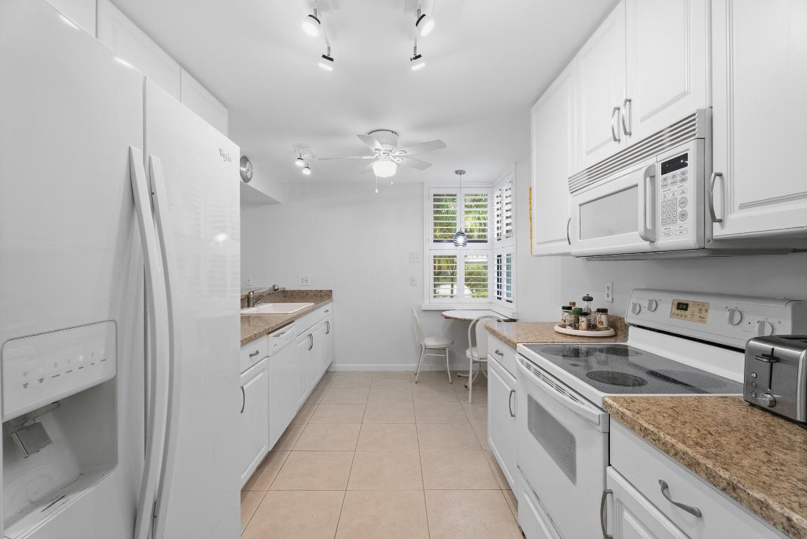 CIRCLE BAY YACHT CLUB CONDO - Residential