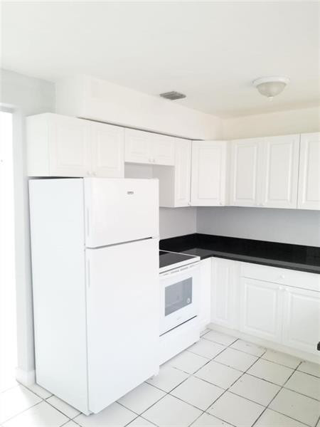 Lauderdale Manors - Residential Lease