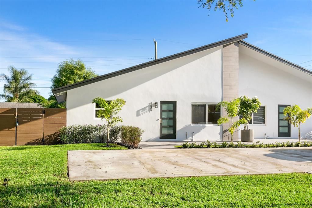 Photo of 2007 Cove Lane, North Palm Beach, FL 33408 (MLS # R10743614)