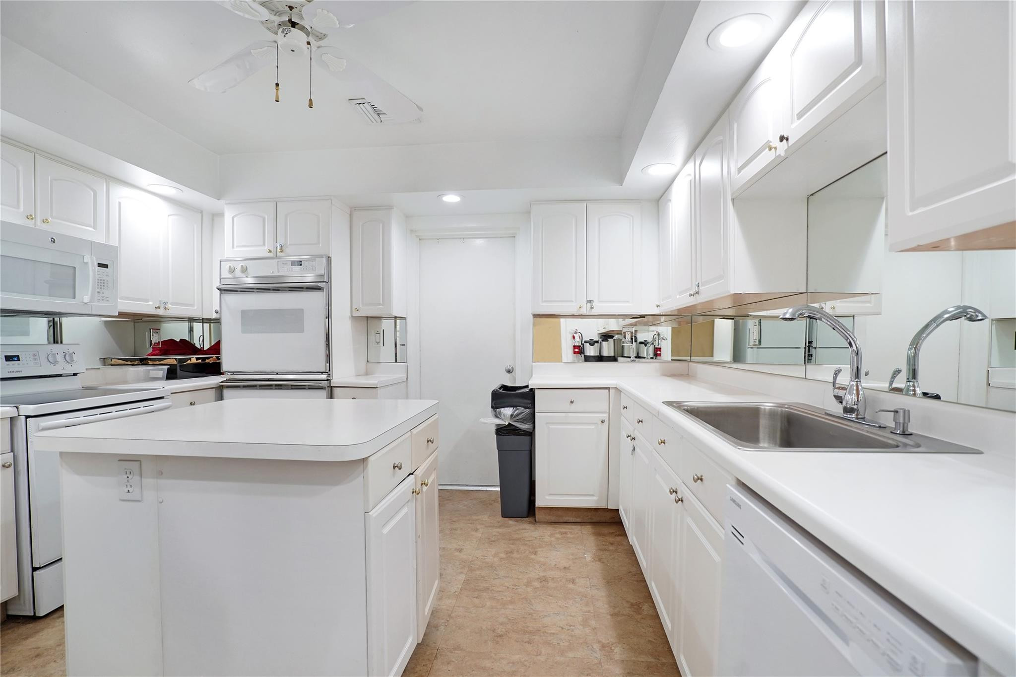 PLAYA DEL MAR - Residential Lease