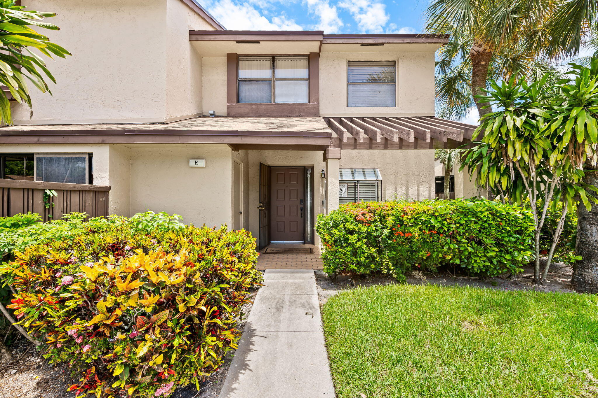 3952 COCOPLUM Circle