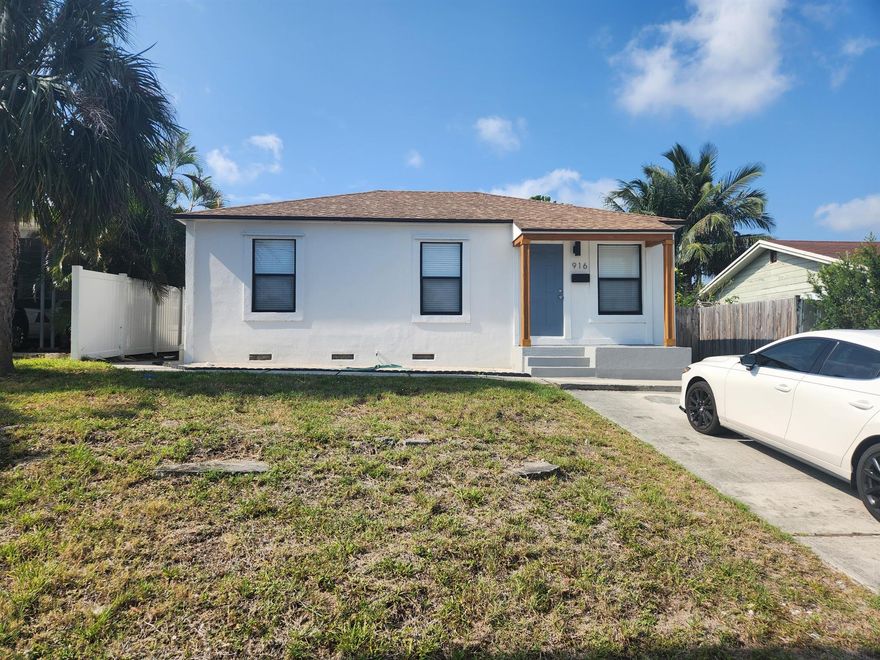 ZERO DOWNPAYMENT OPTION AVAILABLE! Inquire about this option today. The seller will accommodate buyer requests & specifications, including renovations prior to closing. Please feel free to ask about any customizations. This house is now completely Vacant, single family home, located in Woodland Heights, close to the ocean with easy access to the highway, boasts a 2 years old AC & water heater. It's one of the largest in the subdivision. an efficiency room with a private entrance, & a mother-in-law suite with a separate entrance, great opportunity for extra income! Laundry room with a sync The large FENCED backyard is home to avocado & mango trees, also has a shed for additional storage. No HOA