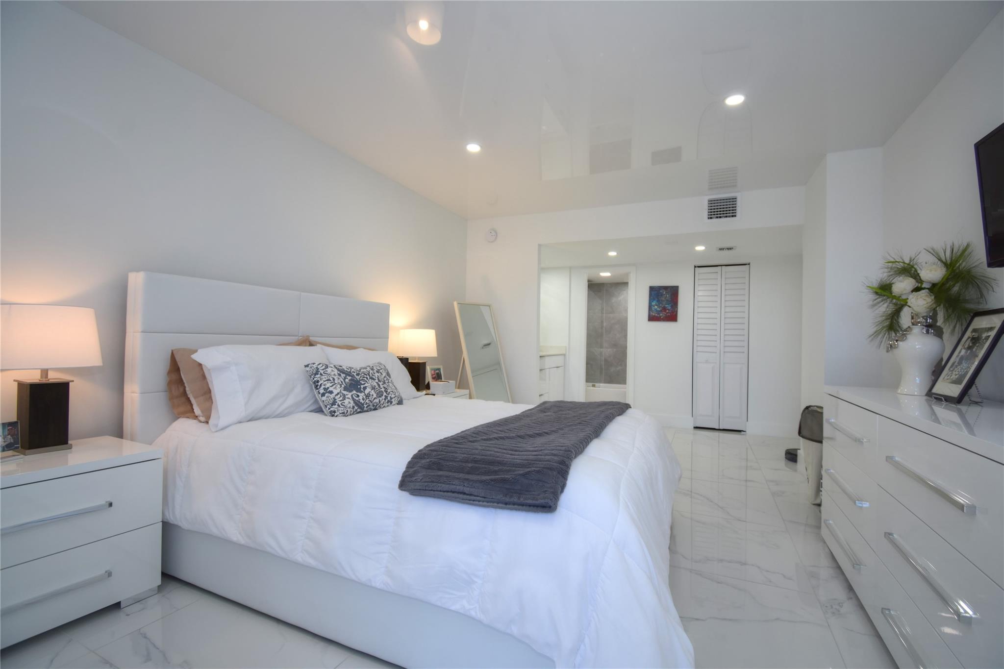 CORONADO CONDO-TOWER II - Residential